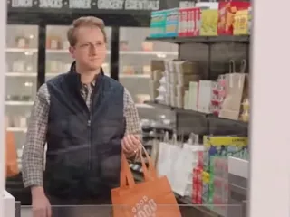 Headshot from SNL Amazon Go sketch